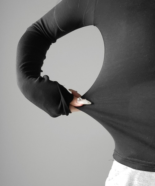 me+em select(ミームセレクト)の「【 3color 】オープンネックタイトフィットルーズドレープ長袖Tシャツ / open neck tight fit loose drape long sleeve T-shirts(Tシャツ/カットソー・レディース・アイボリー/グレー/ブラック・FREE)」の6枚目の写真
