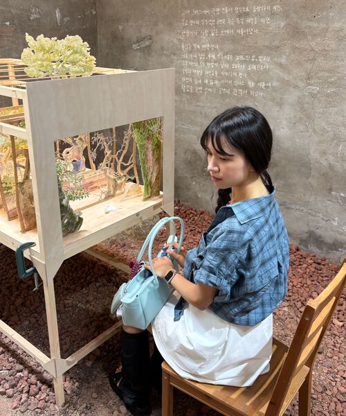 OWSA（オウサ）の「チェックロールアップ半袖シャツ2カラー（シャツ/ブラウス・メンズ・チャコール/ブルー・MEDIUM/LARGE）」の6枚目の写真