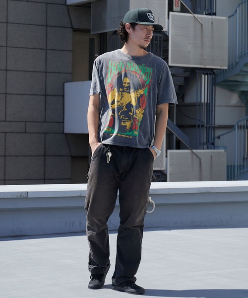 ROOPTOKYO(ループトウキョウ)の「Bob Marley/ボブ・マーリー Unisex Stone Wash T-shirt:1978(Charcoal Grey) バンドTシャツ プリントTシャツ 半袖 クルーネック ロック ストリート メンズ レディース 秋 秋服 2026年秋冬(Tシャツ/カットソー・メンズ・ブラック・S/M/L/XL)」の6枚目の写真