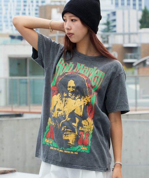 ROOPTOKYO(ループトウキョウ)の「Bob Marley/ボブ・マーリー Unisex Stone Wash T-shirt:1978(Charcoal Grey) バンドTシャツ プリントTシャツ 半袖 クルーネック ロック ストリート メンズ レディース 秋 秋服 2026年秋冬(Tシャツ/カットソー・メンズ・ブラック・S/M/L/XL)」の19枚目の写真