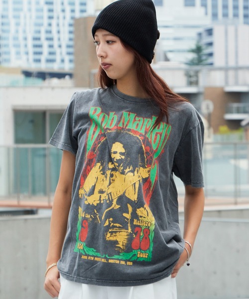 ROOPTOKYO(ループトウキョウ)の「Bob Marley/ボブ・マーリー Unisex Stone Wash T-shirt:1978(Charcoal Grey) バンドTシャツ プリントTシャツ 半袖 クルーネック ロック ストリート メンズ レディース 秋 秋服 2026年秋冬(Tシャツ/カットソー・メンズ・ブラック・S/M/L/XL)」の20枚目の写真