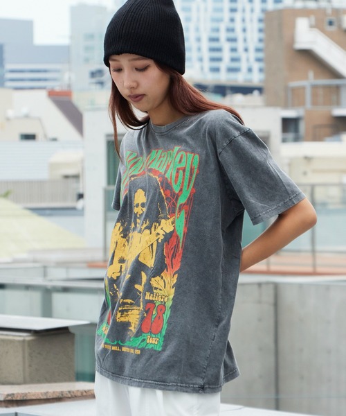 ROOPTOKYO(ループトウキョウ)の「Bob Marley/ボブ・マーリー Unisex Stone Wash T-shirt:1978(Charcoal Grey) バンドTシャツ プリントTシャツ 半袖 クルーネック ロック ストリート メンズ レディース 秋 秋服 2026年秋冬(Tシャツ/カットソー・メンズ・ブラック・S/M/L/XL)」の21枚目の写真
