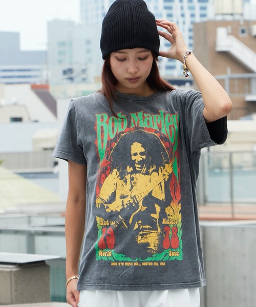 ROOPTOKYO(ループトウキョウ)の「Bob Marley/ボブ・マーリー Unisex Stone Wash T-shirt:1978(Charcoal Grey) バンドTシャツ プリントTシャツ 半袖 クルーネック ロック ストリート メンズ レディース 秋 秋服 2026年秋冬(Tシャツ/カットソー・メンズ・ブラック・S/M/L/XL)」の22枚目の写真