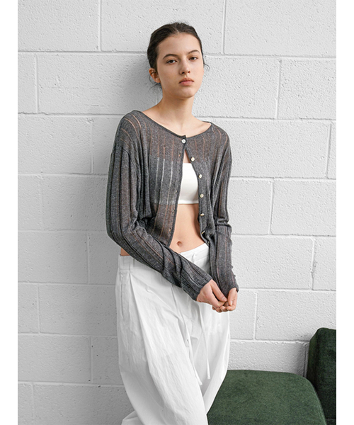 ATELIER NAIN(アトリエナイン)の「LINEN SKASHI BOATNECK CROP CARDIGAN (CD-2271)(カーディガン/ボレロ・レディース・チャコール/クリーム・FREE)」の4枚目の写真