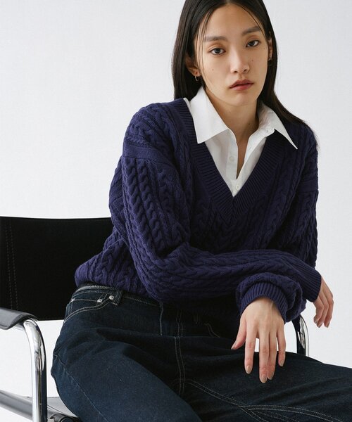 UNFORM(アンフォーム)の「【2026AW Debut】【UNFORM】ケーブルショートニット(ニット/セーター・レディース・チャコールグレー/ネイビー・FREE)」の1枚目の写真
