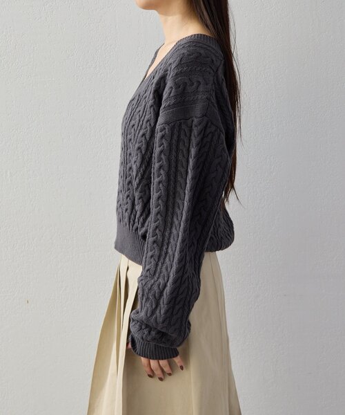 UNFORM(アンフォーム)の「【2026AW Debut】【UNFORM】ケーブルショートニット(ニット/セーター・レディース・チャコールグレー/ネイビー・FREE)」の10枚目の写真
