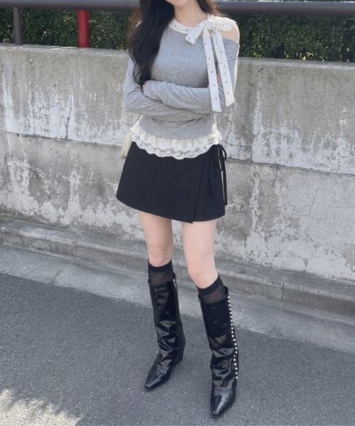 Jasmine Grandiflorum(ジャスミングランディフローラム)の「【Jasmine】ドットリボン襟レース切替オフショル風トップス(Tシャツ/カットソー・レディース・グレー・FREE)」の3枚目の写真