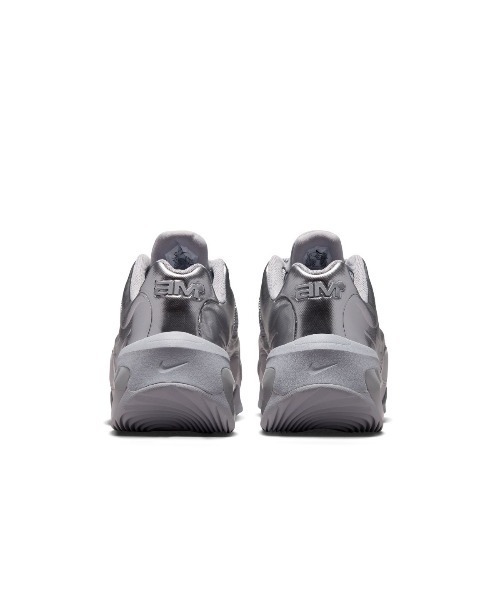 NIKE(ナイキ)の「NIKE Air Max Muse(ナイキ エア マックス ミューズ)(スニーカー・レディース・シルバー系・28cm/28.5cm/29cm/25cm/25.5cm/26cm/26.5cm/27cm/27.5cm/23cm/23.5cm/24cm/24.5cm)」の4枚目の写真