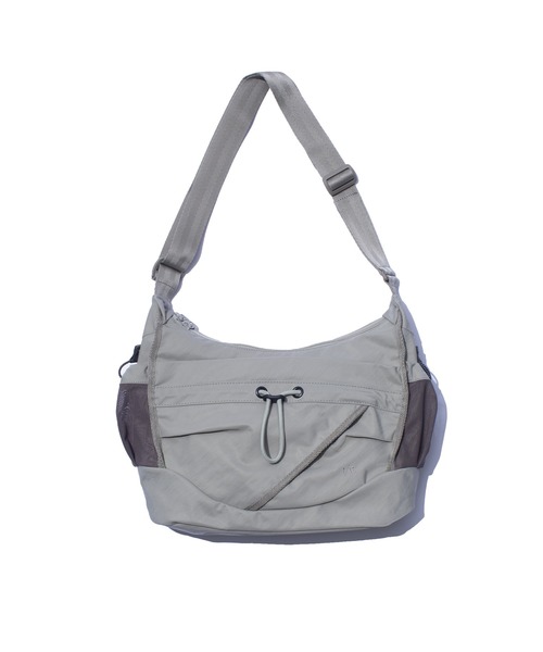 F/CE. (エフシーイー)の「F/CE. TEXTURED TWILL 2 WAY SHOULDER TOTE / エフシーイー テクスチャード ツイル 2ウェイ ショルダー トート(トートバッグ・メンズ・ベージュ/ブラック/チャコール・FREE)」の1枚目の写真