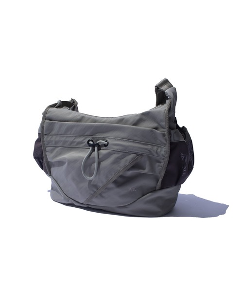 F/CE. (エフシーイー)の「F/CE. TEXTURED TWILL 2 WAY SHOULDER TOTE / エフシーイー テクスチャード ツイル 2ウェイ ショルダー トート(トートバッグ・メンズ・ベージュ/ブラック/チャコール・FREE)」の17枚目の写真