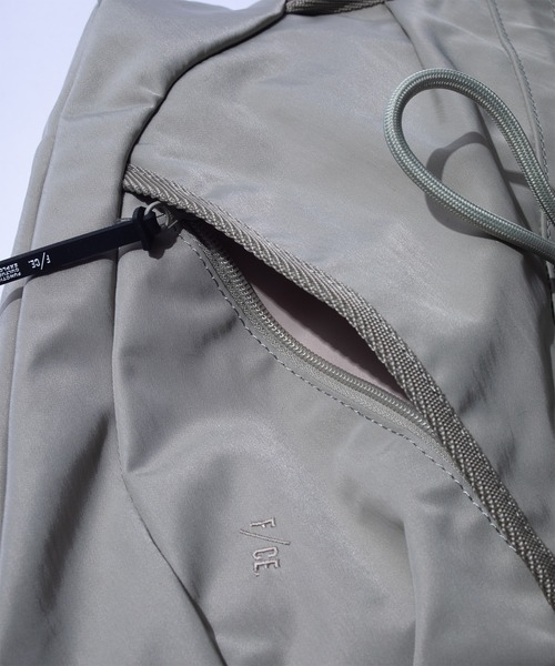 F/CE. (エフシーイー)の「F/CE. TEXTURED TWILL 2 WAY SHOULDER TOTE / エフシーイー テクスチャード ツイル 2ウェイ ショルダー トート(トートバッグ・メンズ・ベージュ/ブラック/チャコール・FREE)」の7枚目の写真