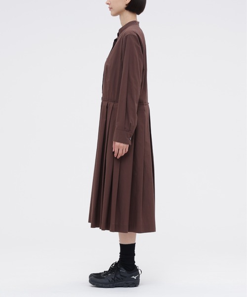 MARGARET HOWELL(マーガレットハウエル)の「FINE COUNT COTTON POPLIN(ワンピース・レディース・ブラウン・2/1)」の2枚目の写真