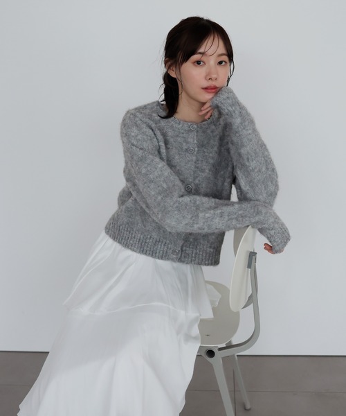 AMUU. PRECIEUSE(アムープレシューズ)の「シャギークルーネックカーディガン(カーディガン/ボレロ・レディース・グレー/ブラック/ピンク/オフホワイト・FREE)」の17枚目の写真
