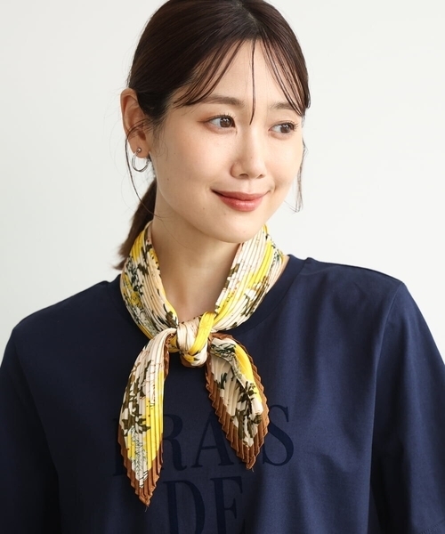 MK MICHEL KLEIN（エムケーミッシェルクラン）の「[洗える]花柄プリーツスカーフ（ストール/ショール・レディース・ライトブラウン/ブラック・38）」の6枚目の写真