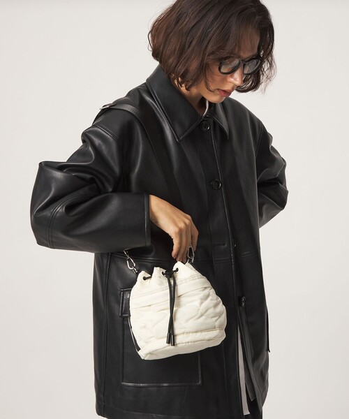 green label relaxing(グリーンレーベルリラクシング)の「【WEB限定】<PARTE>キルティング ドロストバッグ ミニ / ショルダーバッグ はっ水(ショルダーバッグ・レディース・ブラック/オフホワイト/オリーブ/モカ・FREE)」の5枚目の写真