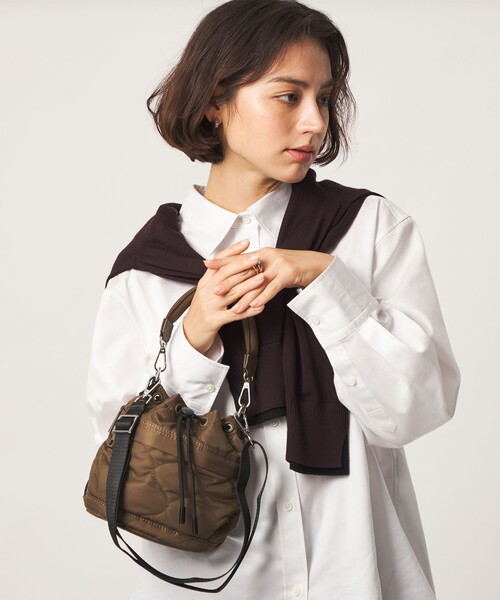 green label relaxing(グリーンレーベルリラクシング)の「【WEB限定】<PARTE>キルティング ドロストバッグ ミニ / ショルダーバッグ はっ水(ショルダーバッグ・レディース・ブラック/オフホワイト/オリーブ/モカ・FREE)」の8枚目の写真