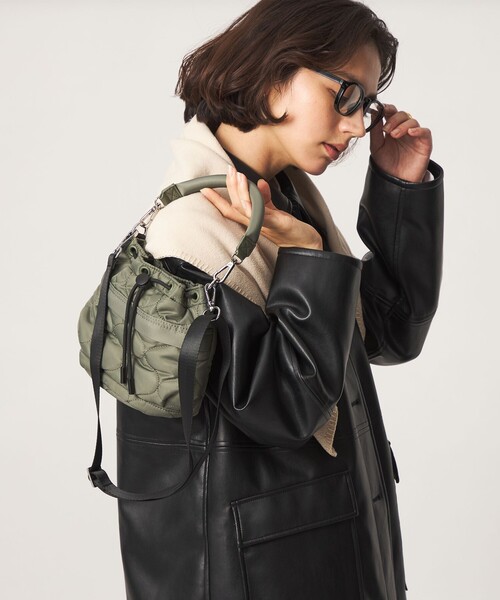 green label relaxing(グリーンレーベルリラクシング)の「【WEB限定】<PARTE>キルティング ドロストバッグ ミニ / ショルダーバッグ はっ水(ショルダーバッグ・レディース・ブラック/オフホワイト/オリーブ/モカ・FREE)」の12枚目の写真