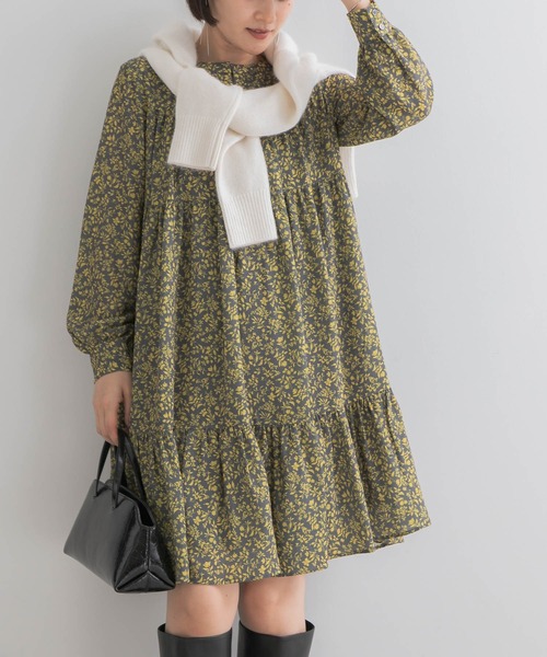 URBAN RESEARCH ROSSO WOMEN（アーバンリサーチ　ロッソ）の「『WEB限定』スモールフラワープリントティアードワンピース（ワンピース・レディース・ブラック系その他/イエロー・FREE）」の3枚目の写真