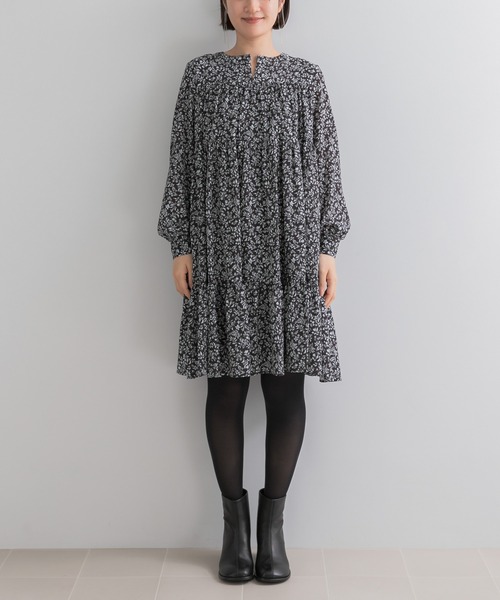 URBAN RESEARCH ROSSO WOMEN（アーバンリサーチ　ロッソ）の「『WEB限定』スモールフラワープリントティアードワンピース（ワンピース・レディース・ブラック系その他/イエロー・FREE）」の11枚目の写真