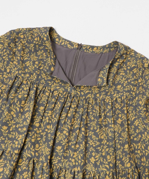 URBAN RESEARCH ROSSO WOMEN（アーバンリサーチ　ロッソ）の「『WEB限定』スモールフラワープリントティアードワンピース（ワンピース・レディース・ブラック系その他/イエロー・FREE）」の17枚目の写真