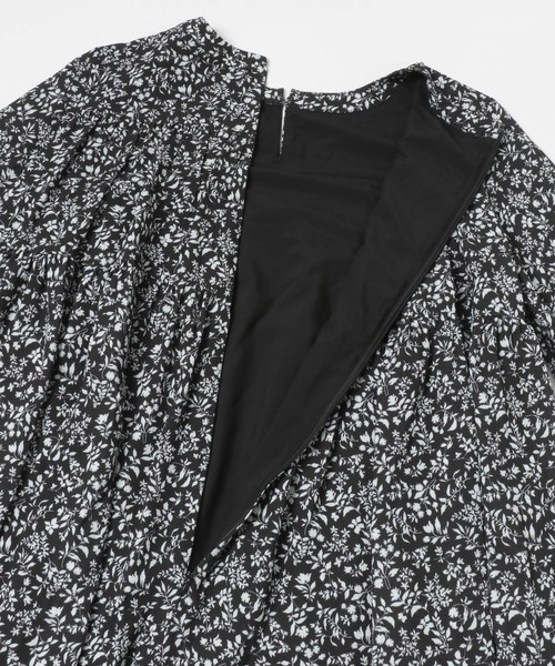 URBAN RESEARCH ROSSO WOMEN（アーバンリサーチ　ロッソ）の「『WEB限定』スモールフラワープリントティアードワンピース（ワンピース・レディース・ブラック系その他/イエロー・FREE）」の21枚目の写真