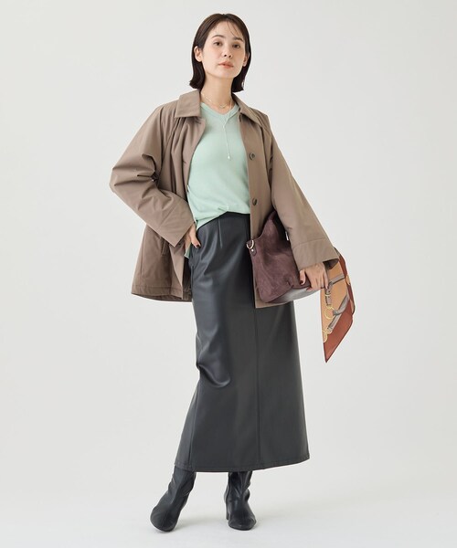 INDIVI（インディヴィ）の「【上品な光沢感】エクストラファインウールVネックニット（ニット/セーター・レディース・チャコール/レッド系1/ブラック/ライトベージュ/グリーン系・34/38/05/13/15 ）」の13枚目の写真