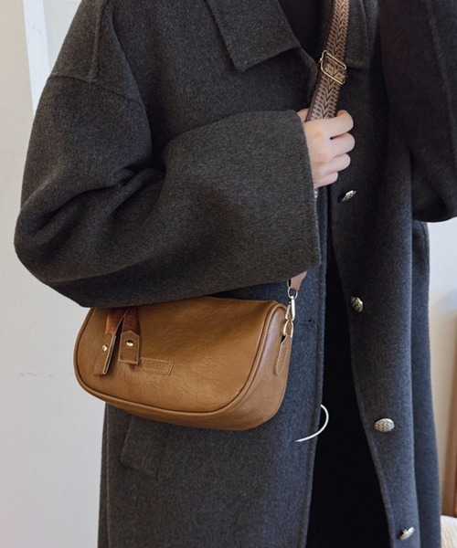 TONE SELECT GOODS(トーンセレクトグッズ)の「urbanfemine./カジュアル ヴィンテージライク ワイドベルト ショルダーバッグ U7685(ショルダーバッグ・レディース・ダークブラウン/ブラック/ブラウン・FREE)」の3枚目の写真