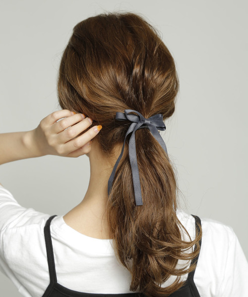 PLAIN CLOTHING(プレーンクロージング)の「細リボンヘアゴム【PLAIN CLOTHING】(ヘアゴム・レディース・ブラウン/ブラック/アイボリー/グレー/ネイビー/ミント/ピンク/ダークグレー・FREE)」の14枚目の写真