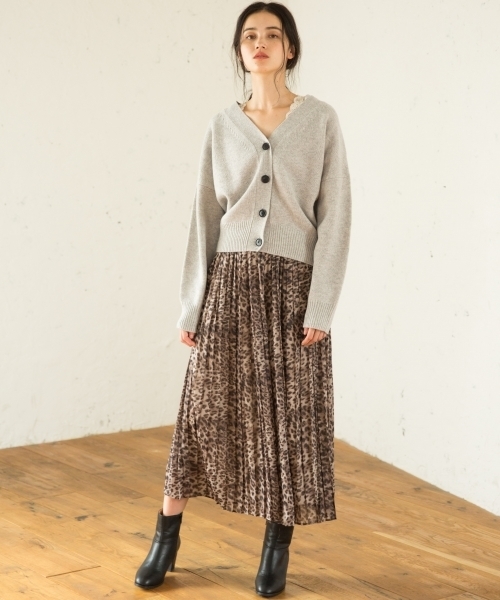 A part by（アパートバイ）の「5GW/Vネックカーディガン　　759655 （カーディガン/ボレロ・レディース・オフホワイト/ブラック/グレー/ライトブルー/オレンジ/レッド/ブラウン/ホワイト系その他・FREE）」の14枚目の写真