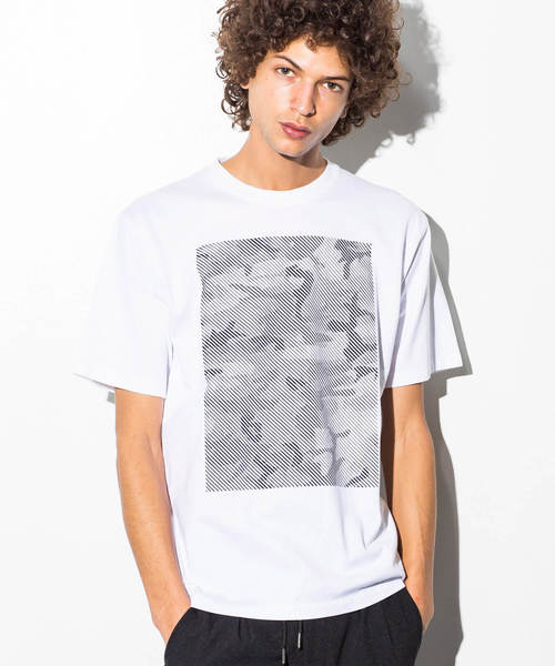 AKM Contemporary(エイケイエムコンテンポラリー)の「AKM Contemporary(エイケイエムコンテンポラリー)ラインカモプリントビッグシルエット 半袖Tシャツ(Tシャツ/カットソー・メンズ・ホワイト/ブラック×ホワイト/ブラック×イエロー・SMALL/MEDIUM/LARGE/X-LARGE)」の1枚目の写真