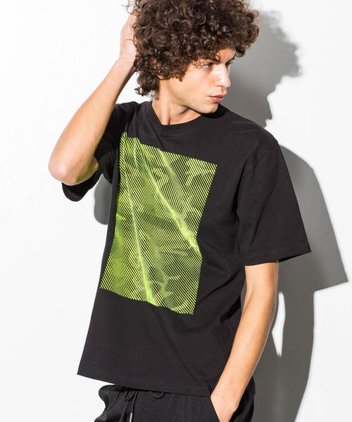 AKM Contemporary(エイケイエムコンテンポラリー)の「AKM Contemporary(エイケイエムコンテンポラリー)ラインカモプリントビッグシルエット 半袖Tシャツ(Tシャツ/カットソー・メンズ・ホワイト/ブラック×ホワイト/ブラック×イエロー・SMALL/MEDIUM/LARGE/X-LARGE)」の4枚目の写真