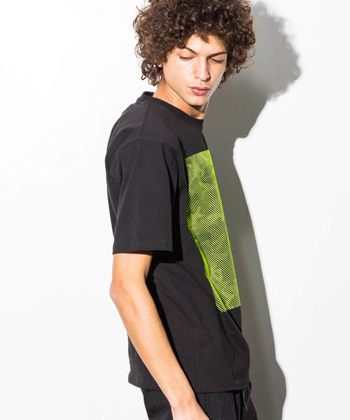 AKM Contemporary(エイケイエムコンテンポラリー)の「AKM Contemporary(エイケイエムコンテンポラリー)ラインカモプリントビッグシルエット 半袖Tシャツ(Tシャツ/カットソー・メンズ・ホワイト/ブラック×ホワイト/ブラック×イエロー・SMALL/MEDIUM/LARGE/X-LARGE)」の5枚目の写真