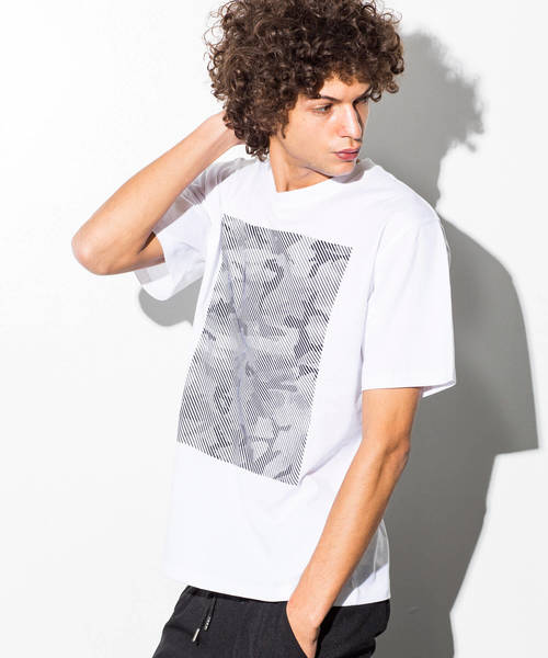 AKM Contemporary(エイケイエムコンテンポラリー)の「AKM Contemporary(エイケイエムコンテンポラリー)ラインカモプリントビッグシルエット 半袖Tシャツ(Tシャツ/カットソー・メンズ・ホワイト/ブラック×ホワイト/ブラック×イエロー・SMALL/MEDIUM/LARGE/X-LARGE)」の6枚目の写真