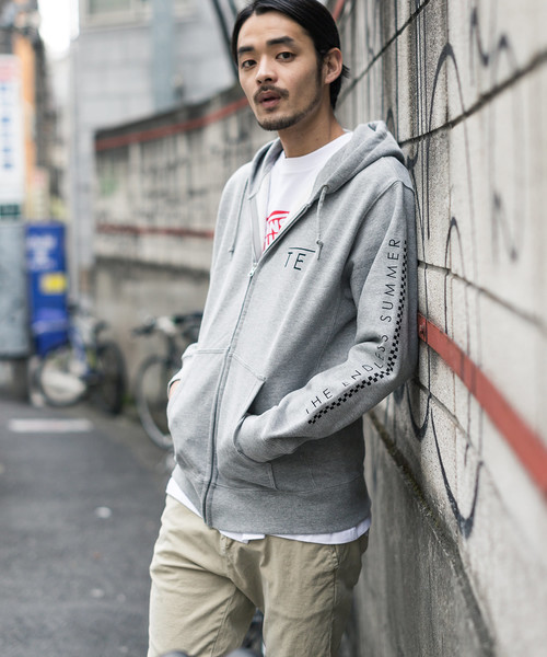 ROOPTOKYO(ループトウキョウ)の「ROOPTOKYO×TES 別注 ジップ パーカー(パーカー・メンズ・ホワイト/グレー・S/M/L)」の7枚目の写真