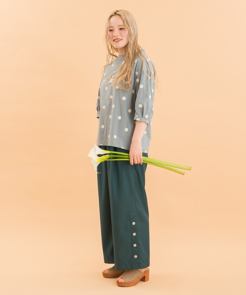 POU DOU DOU（プードゥドゥ）の「ドットプリントスタンドカラーぷっくり袖ブラウス（シャツ/ブラウス・レディース・ネイビー/ミント/キナリ・3）」の7枚目の写真