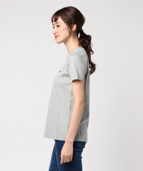 NIKE（ナイキ）の「【NIKE】吸湿性抜群コットン100%ロゴTシャツ（Tシャツ/カットソー・レディース・ホワイト/ピンク/ブラック/ブルー/ピンク系その他/グレー/ホワイト×ブラック・L/M/S/XL）」の8枚目の写真