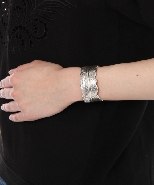 Jewel Changes(ジュエルチェンジズ)の「PHILIPPE AUDIBERT フェザーバングル / フィリップ オウディべール∴(バングル/リストバンド・レディース・シルバー・フリー)」の6枚目の写真