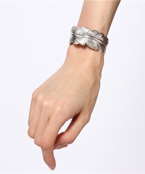 Jewel Changes(ジュエルチェンジズ)の「PHILIPPE AUDIBERT フェザーバングル / フィリップ オウディべール∴(バングル/リストバンド・レディース・シルバー・フリー)」の5枚目の写真