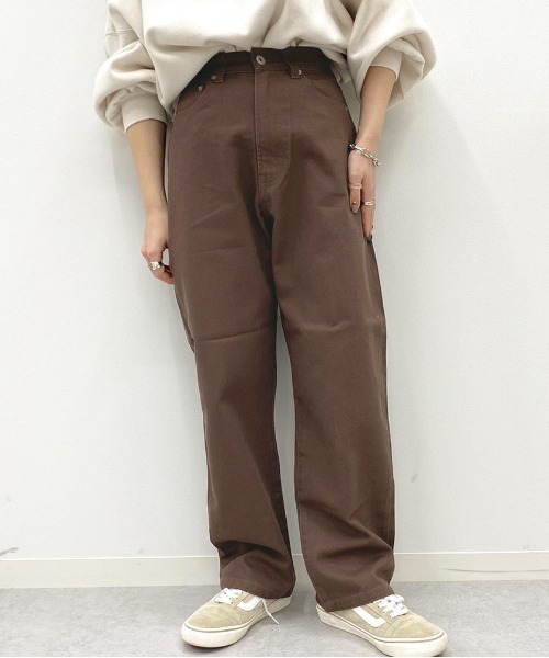 apres jour mignon(アプレジュールミニョン)の「ベーシックハイウエストデニム【ZOZOTOWN限定アイテム】(デニムパンツ・レディース・サックスブルー/ダークブルー/オフホワイト/ベージュ/ブラック系その他/その他/パープル/ブラック/ダークブラウン・SMALL/LARGE/X-SMALL/MEDIUM/X-LARGE)」の4枚目の写真