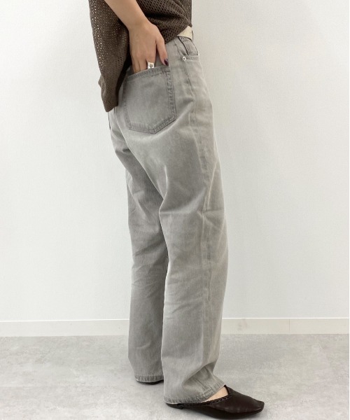 apres jour mignon(アプレジュールミニョン)の「ベーシックハイウエストデニム【ZOZOTOWN限定アイテム】(デニムパンツ・レディース・サックスブルー/ダークブルー/オフホワイト/ベージュ/ブラック系その他/その他/パープル/ブラック/ダークブラウン・SMALL/LARGE/X-SMALL/MEDIUM/X-LARGE)」の19枚目の写真