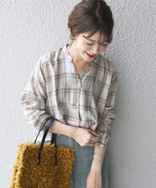 SHIPS Days（シップスデイズ）の「SHIPS Days STANDARD:スキッパーチェックシャツ◇（シャツ/ブラウス・レディース・ベージュ/パープル・S～Ｍ/M～Ｌ）」の3枚目の写真