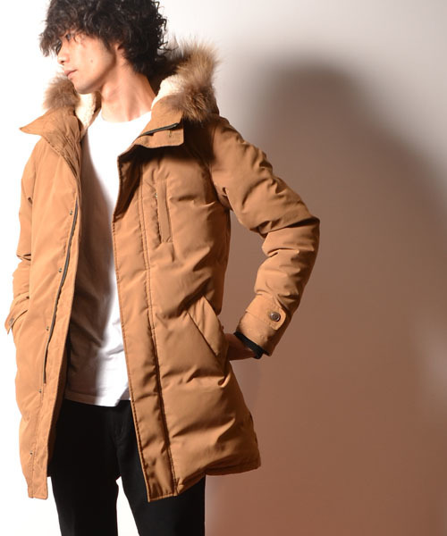 COMMONWARE AMERICAN RAG CIE&Magine(コモンウェアアメリカンラグシーアンド マージン)の「AMERICAN RAG CIE&Magine COMMONWARE スタンドフードダウンコート(ダウンジャケット/コート・メンズ・ブラック/キャメル・44/48/46)」の2枚目の写真