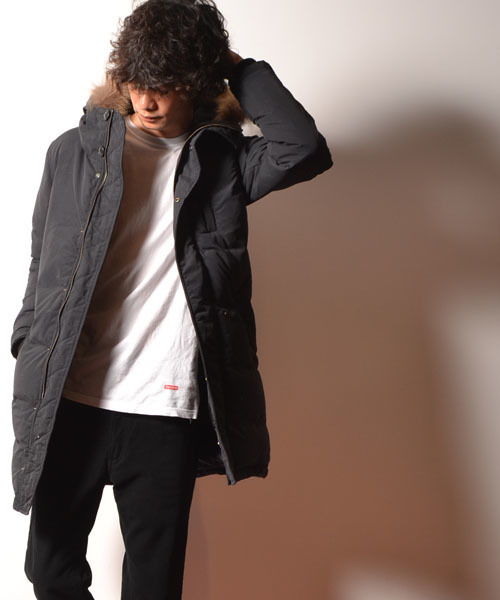 COMMONWARE AMERICAN RAG CIE&Magine(コモンウェアアメリカンラグシーアンド マージン)の「AMERICAN RAG CIE&Magine COMMONWARE スタンドフードダウンコート(ダウンジャケット/コート・メンズ・ブラック/キャメル・44/48/46)」の1枚目の写真