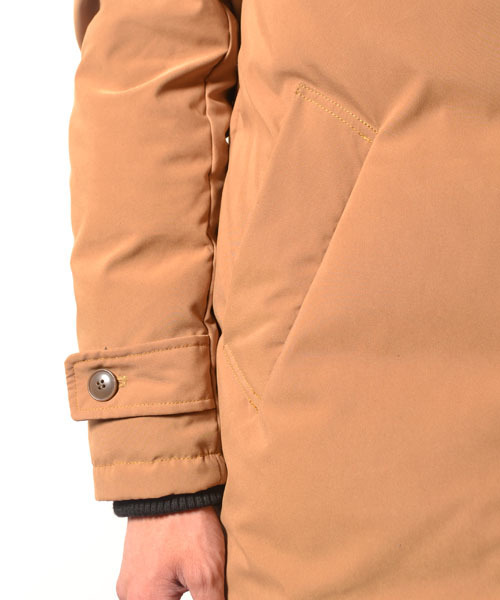 COMMONWARE AMERICAN RAG CIE&Magine(コモンウェアアメリカンラグシーアンド マージン)の「AMERICAN RAG CIE&Magine COMMONWARE スタンドフードダウンコート(ダウンジャケット/コート・メンズ・ブラック/キャメル・44/48/46)」の5枚目の写真