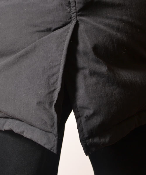 COMMONWARE AMERICAN RAG CIE&Magine(コモンウェアアメリカンラグシーアンド マージン)の「AMERICAN RAG CIE&Magine COMMONWARE スタンドフードダウンコート(ダウンジャケット/コート・メンズ・ブラック/キャメル・44/48/46)」の16枚目の写真