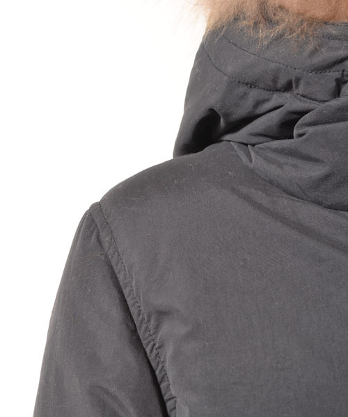 COMMONWARE AMERICAN RAG CIE&Magine(コモンウェアアメリカンラグシーアンド マージン)の「AMERICAN RAG CIE&Magine COMMONWARE スタンドフードダウンコート(ダウンジャケット/コート・メンズ・ブラック/キャメル・44/48/46)」の7枚目の写真