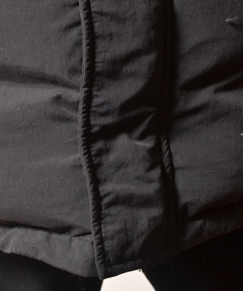 COMMONWARE AMERICAN RAG CIE&Magine(コモンウェアアメリカンラグシーアンド マージン)の「AMERICAN RAG CIE&Magine COMMONWARE スタンドフードダウンコート(ダウンジャケット/コート・メンズ・ブラック/キャメル・44/48/46)」の10枚目の写真