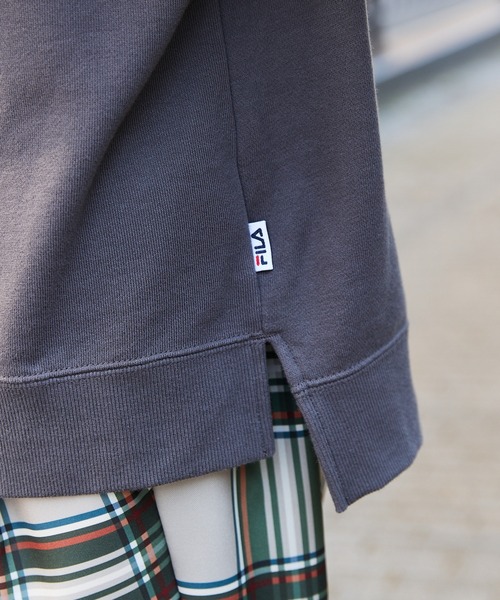FILA（フィラ）の「▽WEB限定 FILA/フィラ 別注 センターロゴ刺繍 サイドスリット裏毛スウェット（スウェット・レディース・ホワイト/ブラック/ベージュ/ネイビー/チャコール・S/M/L）」の15枚目の写真