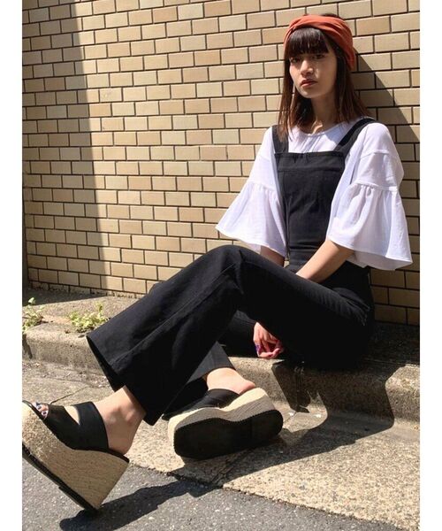 EMODA（エモダ）の「ワイドベルトフレアサロペット（サロペット/オーバーオール・レディース・ベージュ/インディゴブルー/ブラック・MEDIUM/SMALL）」の20枚目の写真