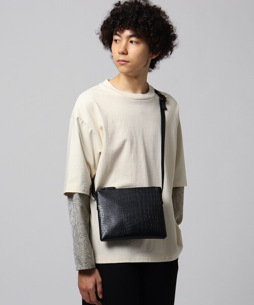 tk.TAKEO KIKUCHI（ティーケータケオキクチ）の「【WEB限定】レザー調サコッシュバッグ（ショルダーバッグ・メンズ・ブラック/ダークブラウン/ブラック系3・00）」の12枚目の写真